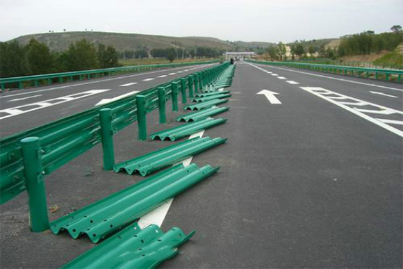 丹东波形护栏的维护与管理确保道路安全的关键步骤