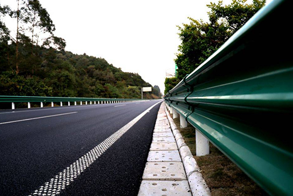 丹东高速公路护栏的常用类型
